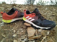 Adidas Kanadia TR 8: Sencillas, sobrias, bien acabadas y con inclusion de nuevos materiales de la marca.​