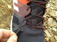 Adidas Kanadia TR 8: Nadie es perfecto... rotura de ojal debido a un enganche del atado con un saliente​​​.