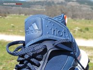 Adidas Supernova Riot W: la lengeta forma parte de la bota y queda bajo el velcro