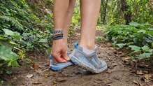 Altra Lone Peak 9+: Velcro para colocar polainas