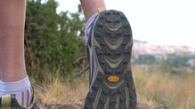 Con Vibram Megagrip en la suela.