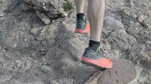 ALTRA MONT BLANC: Sujecin posterior algo justa y protecciones escasas.