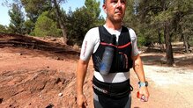 Aonijie Fit 4-10 L , incluso caben bidones rígidos de 750 ml.