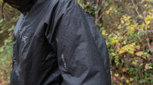 La membra impermeable va directamente en el exterior de la Arcteryx Norval SL Insulated Hoody