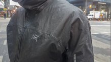 La tecnologia Shakedry y el tratamiento DWr hace que la Arcteryx Norval SL Insulated Hoody nunca se moje