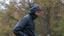 La chaqueta Arcteryx Norval SL Insulated Hoody une proteccion impermeable y termica en la misma prenda