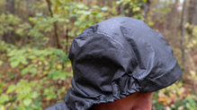 El gorro de la Arcteryx Norval SL Insulated Hoody es minimalista, pero bastante eficiente 