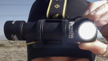 Armytek Wizard Magnet USB máxima potencia, se aprecia incluso a plena luz del día