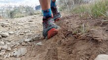 Asics Fuji Lite 3, se adapta a torsiones laterales.