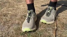 La goma que recoge los cordones sobrantes funciona realmente bien