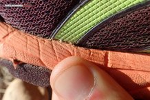 Asics Fuji Trabuco 4: El upper está encolado además de cosido
