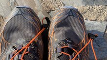 El Upper de las Asics FujiSpeed está en perfecto estado.