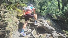 Asics FujiTrail Vest, variedad de bolsillos.