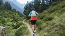 Asics FujiTrail Vest, buen acceso a elementos recurrentes en carrera.