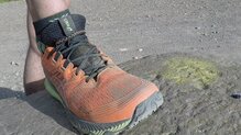 Prctico bolsillo para guardar los cordones.