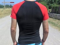 Excepto en las mangas, percibimos la BV Sport Haut Technique SKAEL como una camiseta tcnica de fuerte compresin.