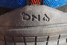 Brooks Cascadia 12, con su DNA característico.