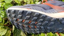 BROOKS CASCADIA 15: Erosin mnima en la suela, tanto delante