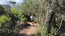Con las Brooks Catamount 4 podrás correr a ritmos alegres.
