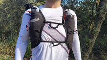 Camelbak Apex Pro, varios bolsillos frontales.