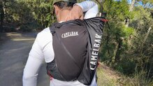 Camelbak Apex Pro, podemos llegar con la mano.