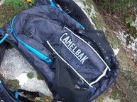 El tejido de la Camelbak Ultra 10 Vest es resistente pero no impermeable.