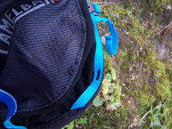 Camelbak Ultra 10 Vest, vista del único punto a mencionar en durabilidad, un descosido.