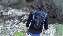 Camelbak Ultra 10 Vest, con la mochila medio vaca.