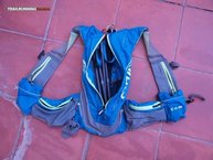 Camp Ultra Trail Vest: los palos menores de 45 cm. caben en el compartimento principal, aunqu la solucin no es prctica
