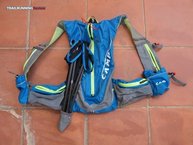 Camp Ultra Trail Vest: los palos menores de 45 cm. caben en el compartimento principal, aunqu la solucin no es prctica