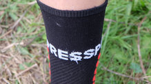 Detalle del primer desgarro sufrigo en los Compressport Ultra Trail socks