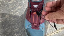 Sugerimos hacer los cordones sean algo más cortos  para  ajustar  el quick lace 