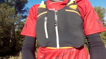 El bolsillo con cremallera de la Dynafit Alpine Running Vest no ha resultado impermeable