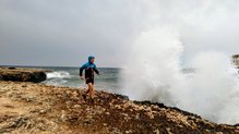 Capeando el temporal con la Dynafit Alpine WP 2.5L