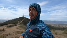 Dynafit Trail Graphic Wind Jacket, vista capucha.