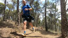 Dynafit Trail Graphic Wind Jacket, en la cintura.