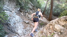 La Dynafit Ultra 12 Vest permite correr estable incluso con 3 litros de agua.