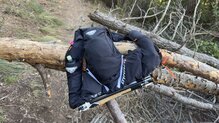 La Dynafit Ultra 12 Vest permite hidratarse y acceder al equipo en marcha.
