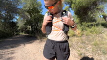 Los Soft Flask de la Dynafit Ultra 12 Vest ofrecen acceso rápido en carrera.