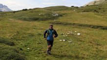 La carrera con los palos en el bolsillo lateral es sorprendentemente cmoda: su ubicacin no resulta en absoluto molesta.
