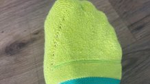 Se puede apreciar cierto desgaste en la zona del metatarso en ambos calcetines
