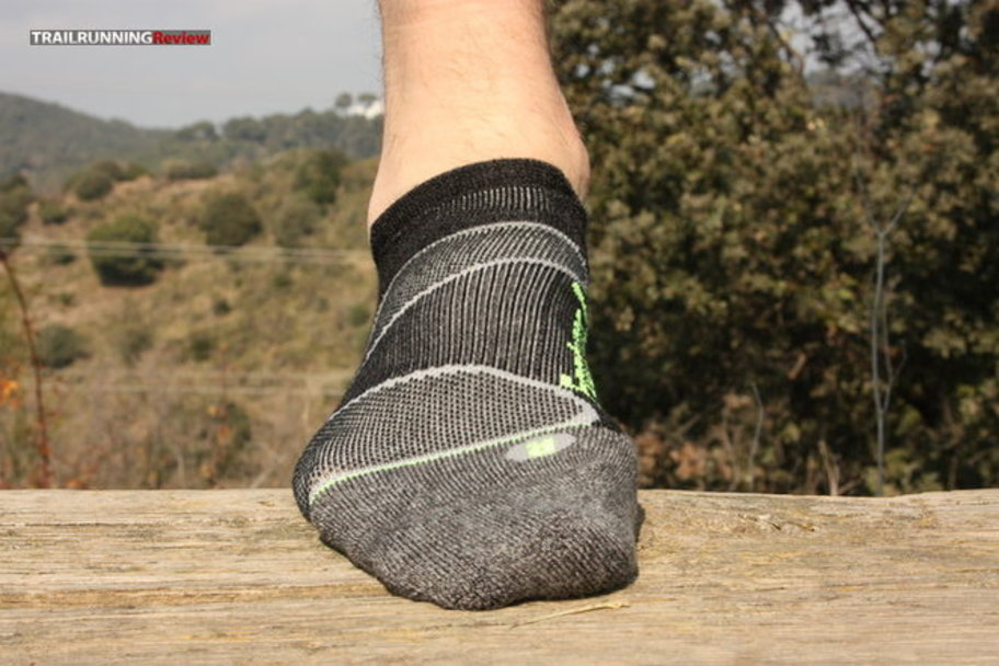 >Feetures! Elite Merino+ Light Cushion No Show Tab