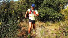 Ferrino Dry Run 12, podemos acoplar bolsa de hidratación.