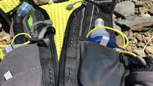 Ferrino X Rush Vest: en lo portabidones lo idela son botellines de 250 con pipeta