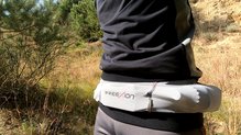 Los bolsillos laterales permiten llevar softflask de hasta 500ml en este Freexion X-Pert Belt.