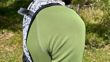 El roce de la mochila no parece haber desgastado la camiseta