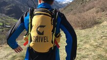 Grivel Mountain Runner Evo 20: Gran capacidad trasera, junto a bastones.