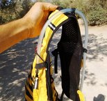 Grivel Mountain Runner Light - ubicacin de la mangera de la bolsa de hidratacin