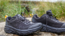 Las Hoka One One Challenger ATR 5 GTX no son repelentes al agua. Se mojan pero el agua no traspasa