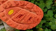 HOKA ONE ONE MAFATE SPEED 3: La parte delantera de la suela, que recibe el impacto en el Vibram Megagrip est muy poco erosionada